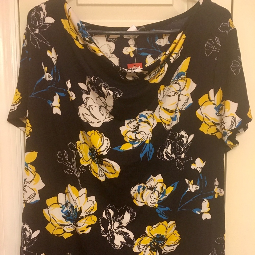 😍NWT Women’s XXL Blouse